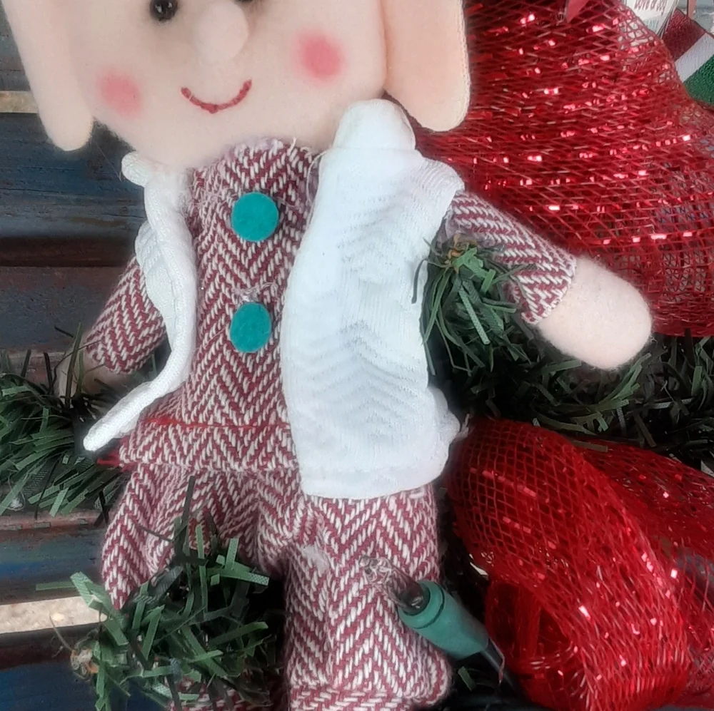 9ft. CHRISTMAS ELVES GARLAND